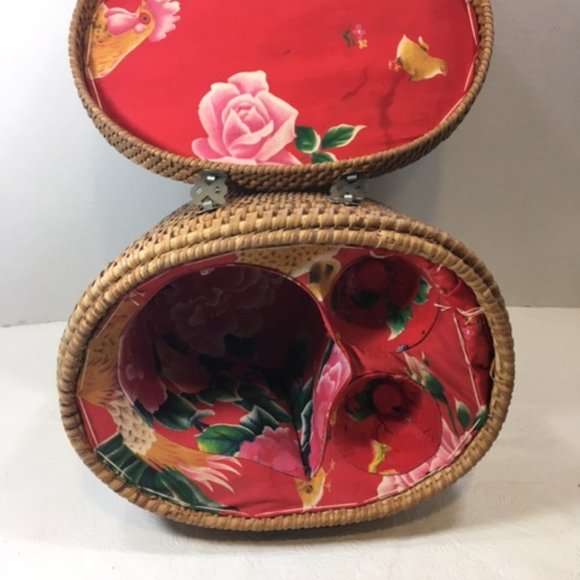 VTG Woven Wicker Tea Picnic Basket Hinged Padded Fish Clasp Double Handles - Picture 7 of 16